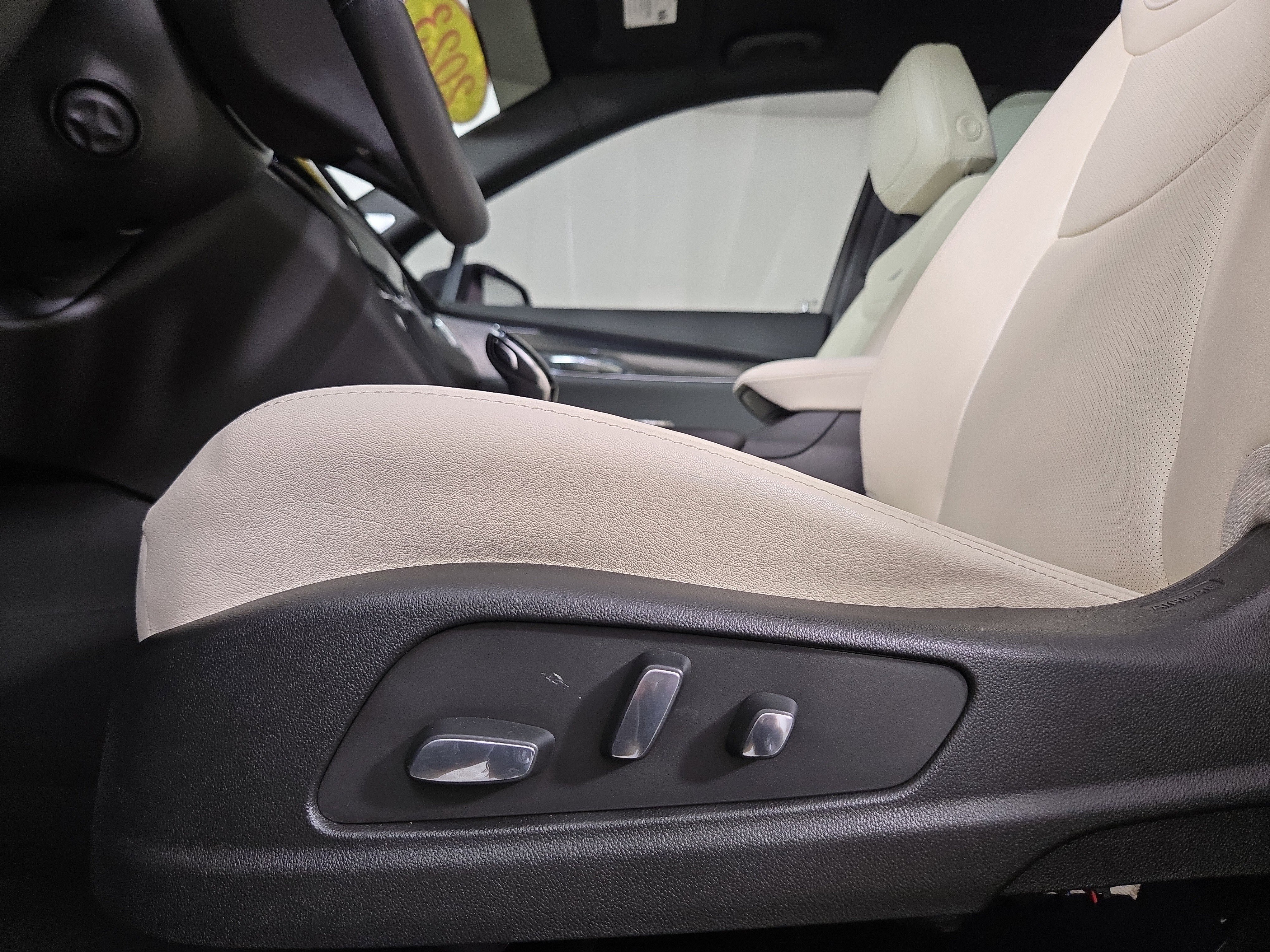 Used 2023 Cadillac XT6 Sport w/ Technology Package image 32