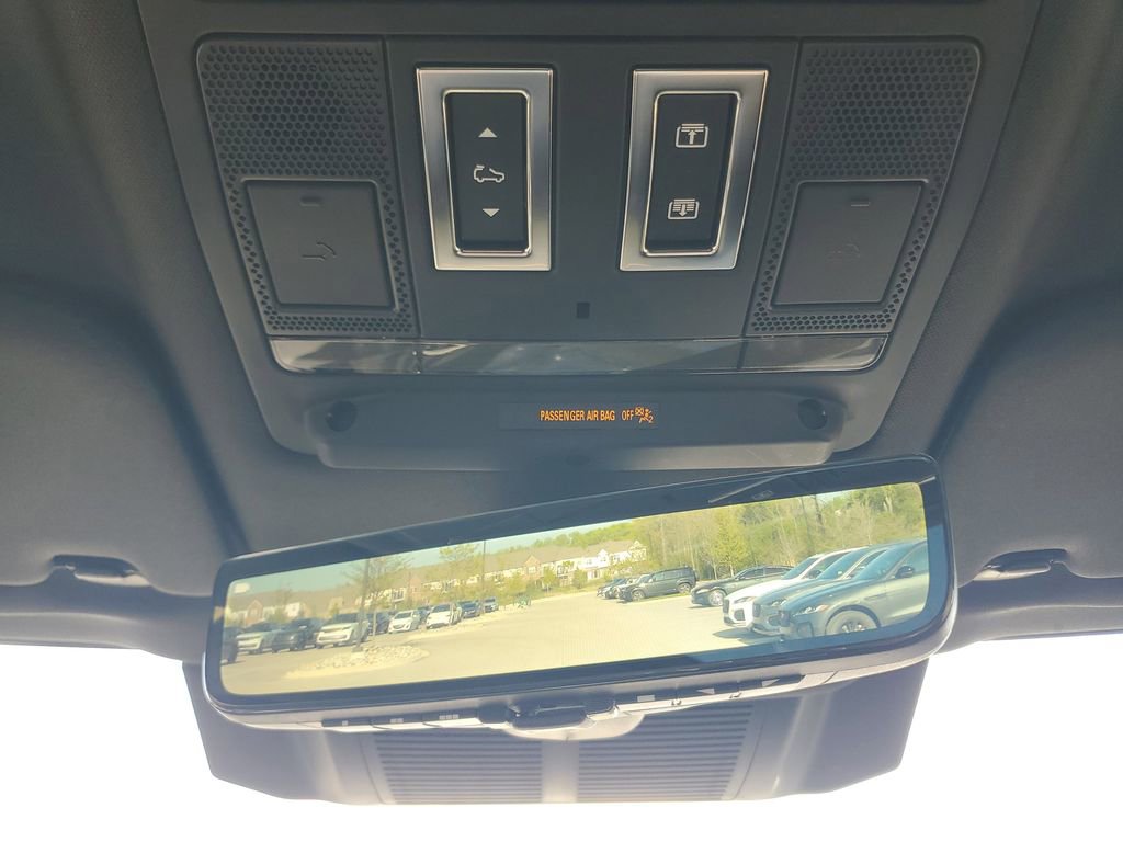 Used 2025 Land Rover Defender 130 X-Dynamic SE AWD/4WD image 25