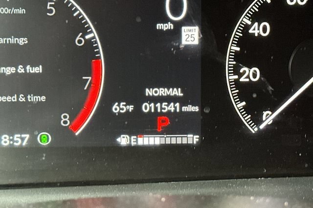 Used 2025 Honda Pilot Touring image 28