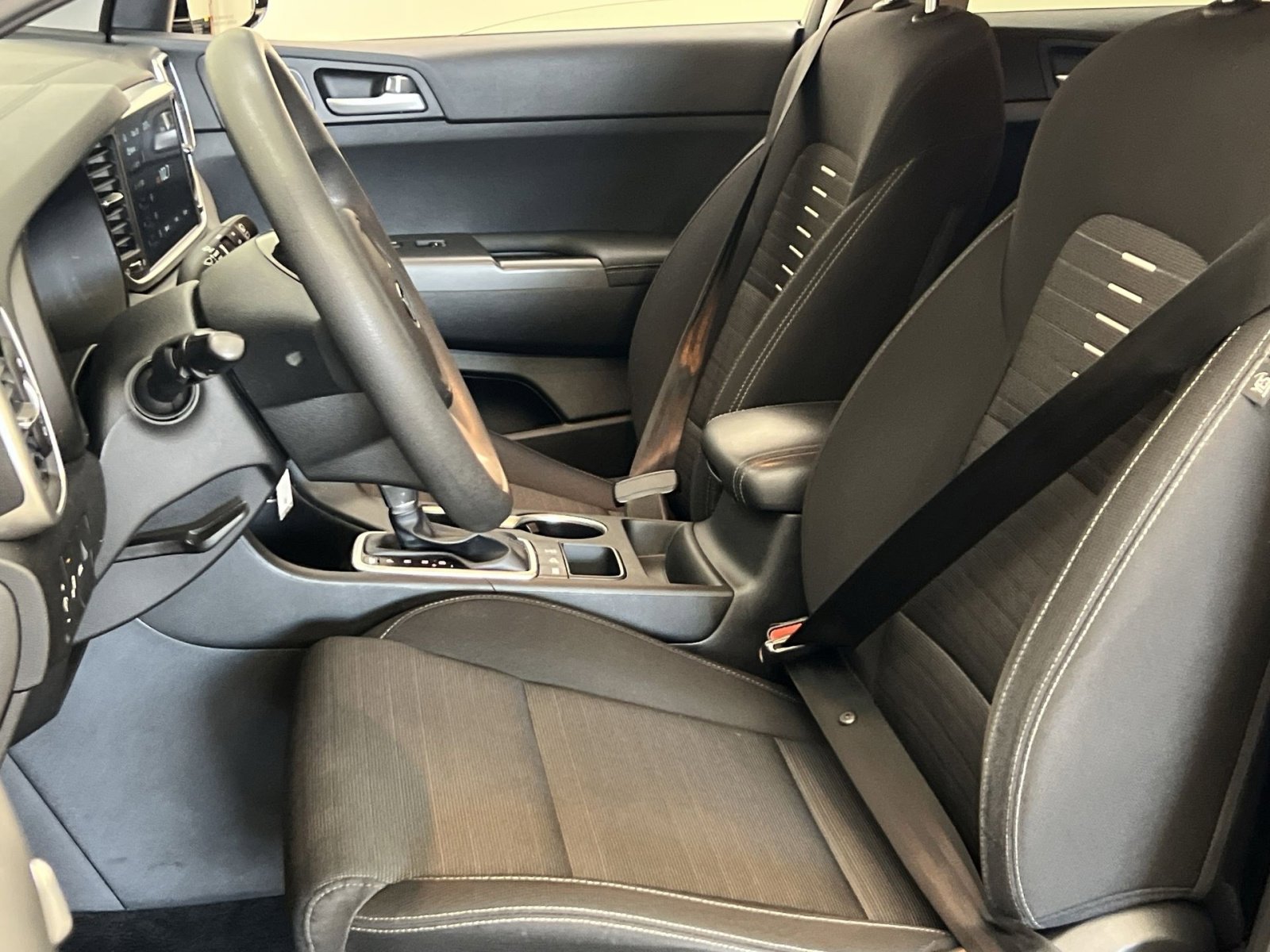 Used 2020 Kia Sportage LX w/ LX Popular Package image 11