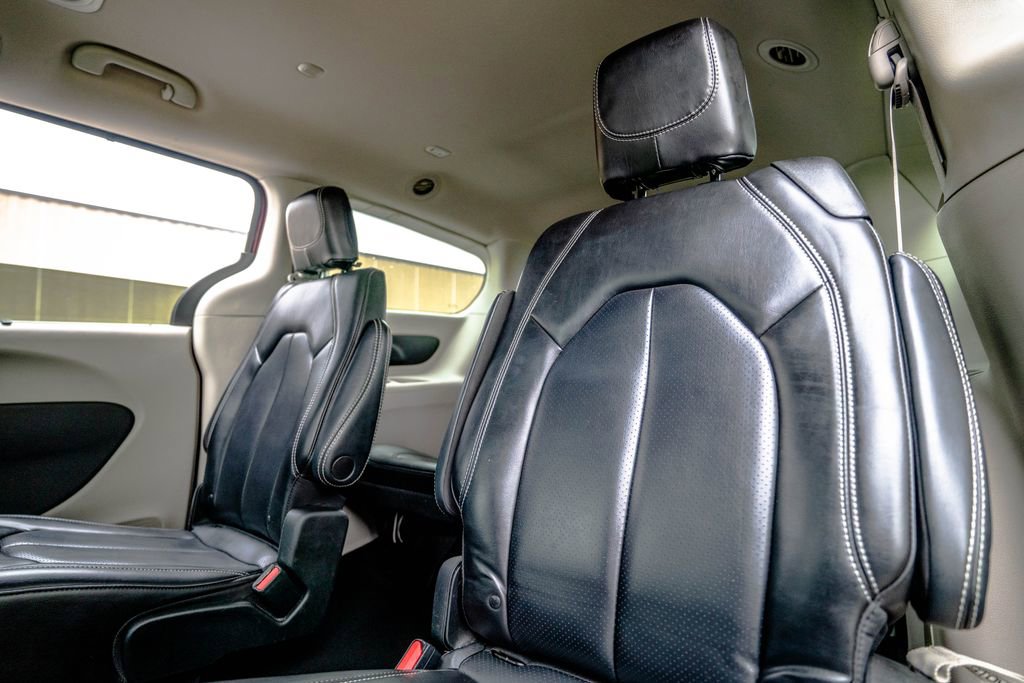Used 2023 Chrysler Pacifica Touring-L FWD image 32