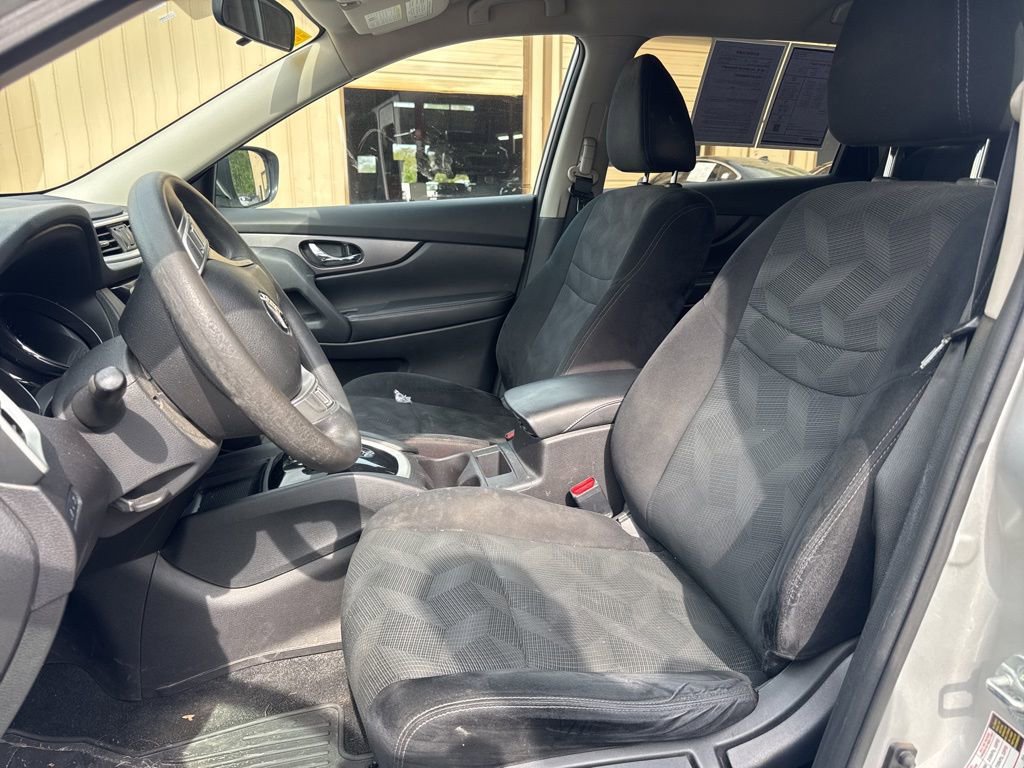 Used 2016 Nissan Rogue S w/ S Family Package image 6