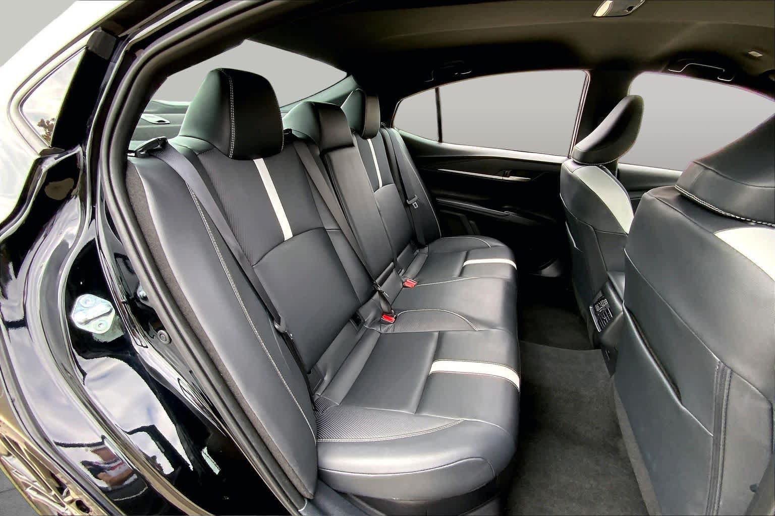 Used 2025 Toyota Camry SE FWD image 19