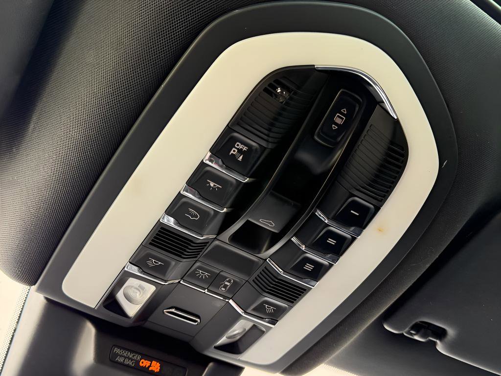 Used 2021 Porsche Macan image 48