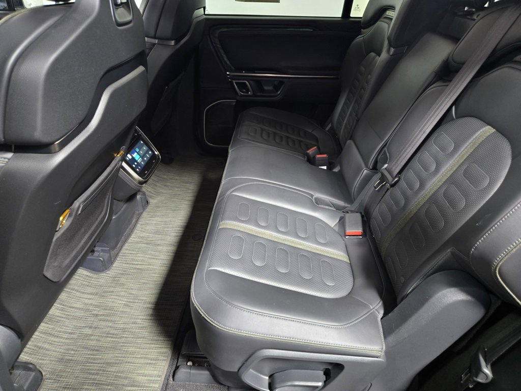 Used 2022 Rivian R1S Launch Edition image 29