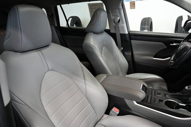 Used 2021 Toyota Highlander XLE image 9
