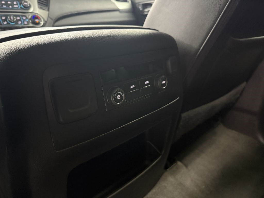 Used 2018 Chevrolet Suburban LT image 28