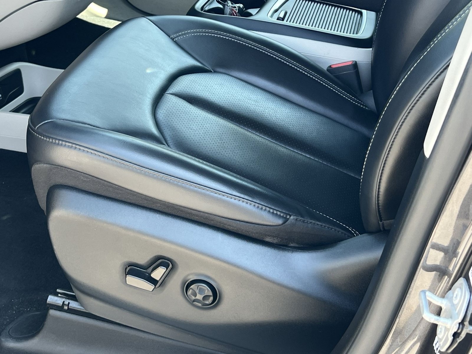 Used 2023 Chrysler Pacifica Touring-L FWD image 14