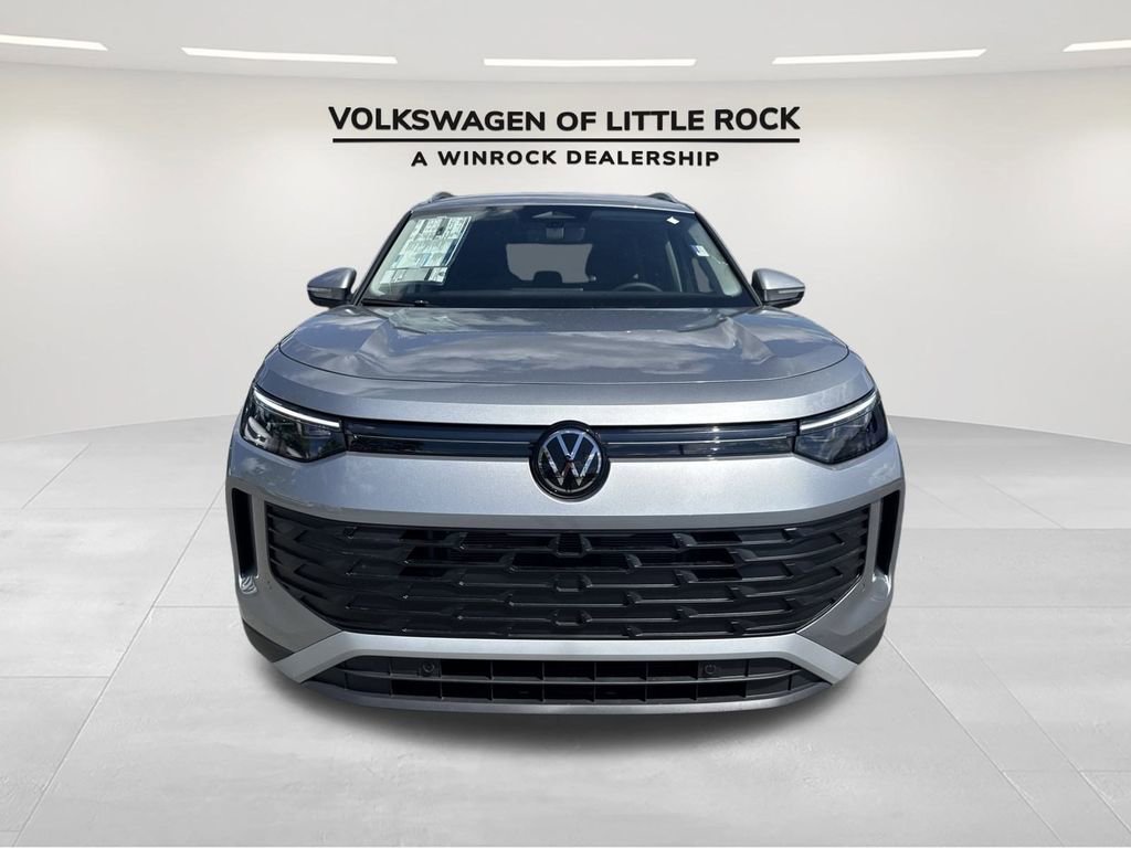 New 2025 Volkswagen Tiguan SE image 2