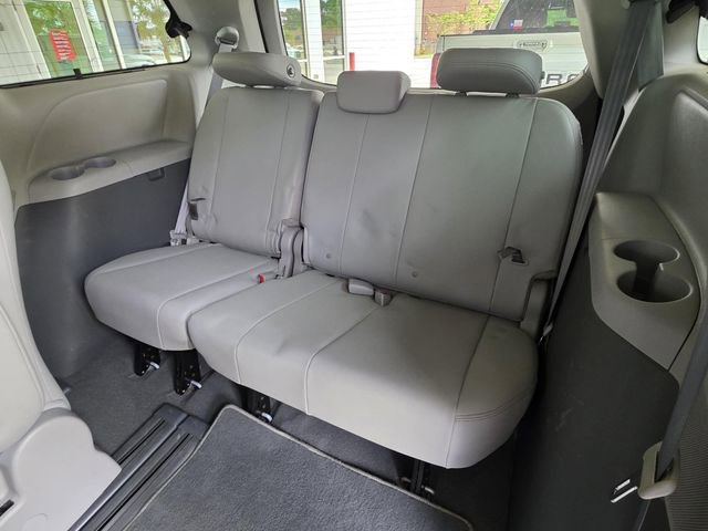 Used 2020 Toyota Sienna XLE image 15