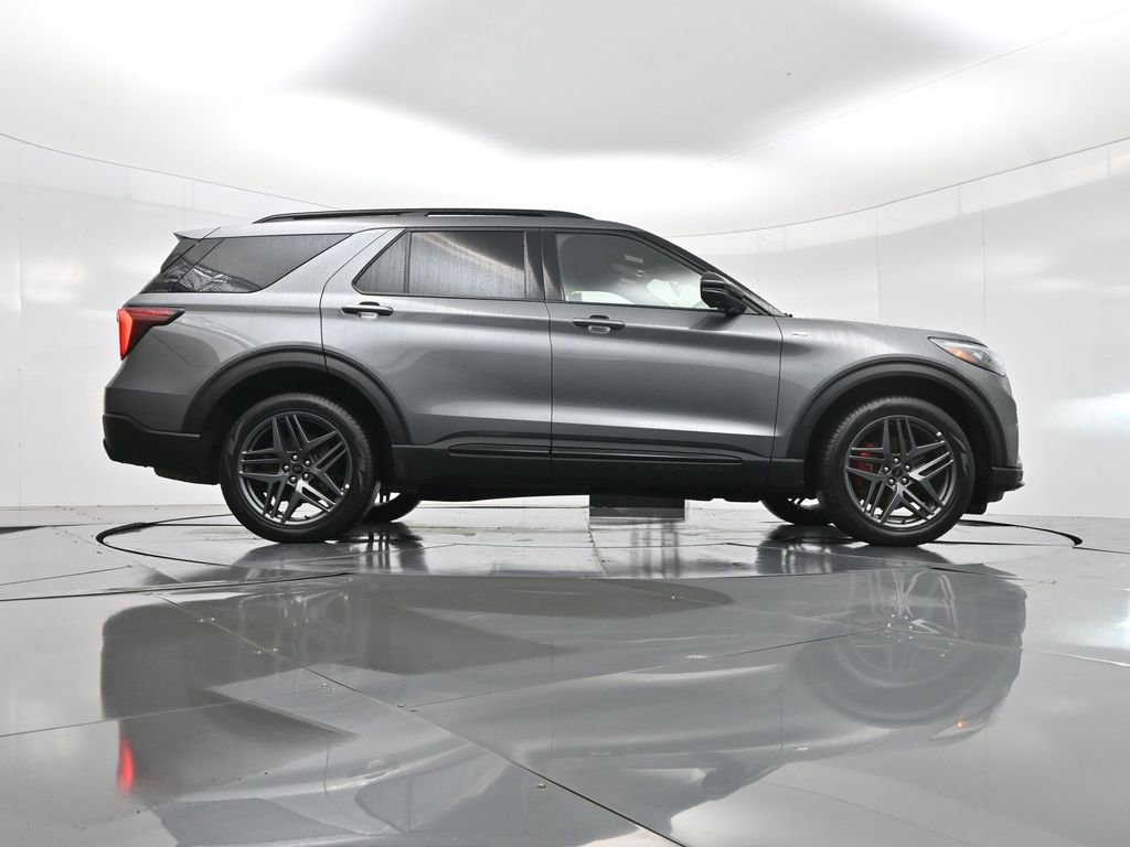 Used 2025 Ford Explorer ST-Line w/ ST-Line Street Pack image 48