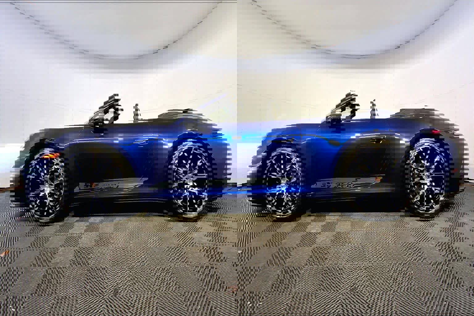 Used 2025 Porsche 911 Carrera T image 2