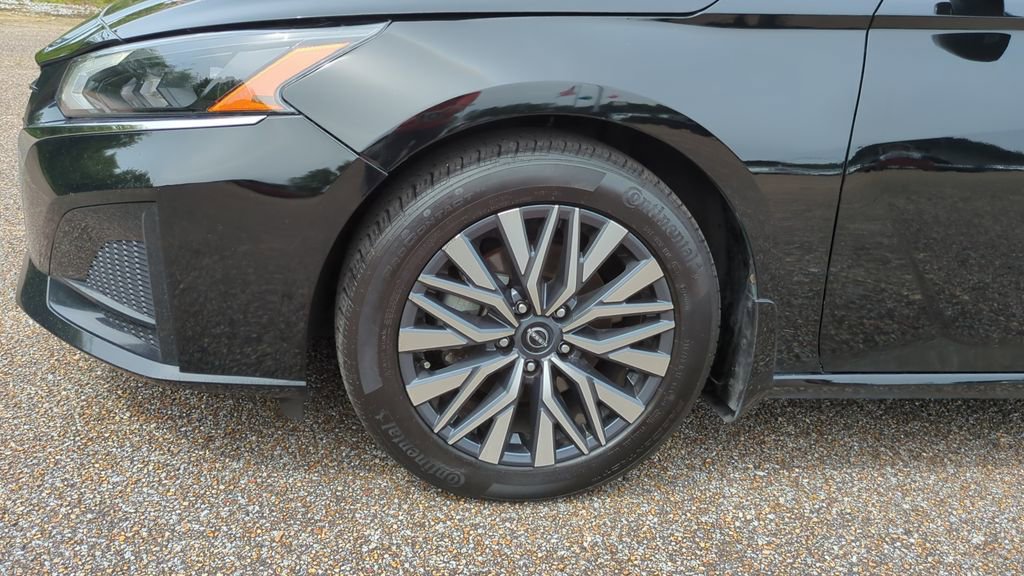Used 2023 Nissan Altima 2.5 SV w/ SV Premium Package image 10