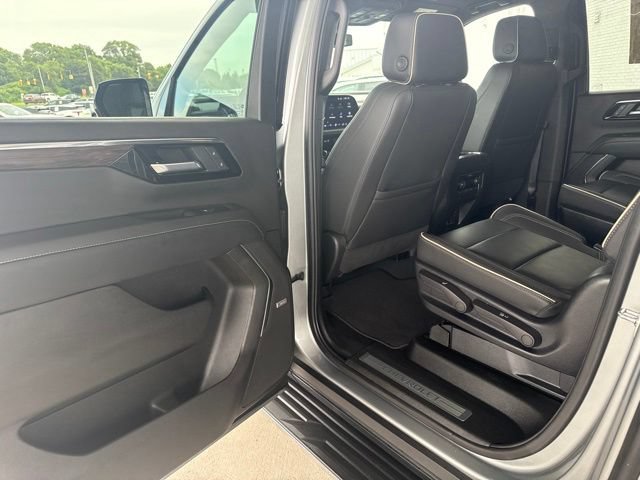 Used 2025 Chevrolet Suburban Premier AWD/4WD image 31