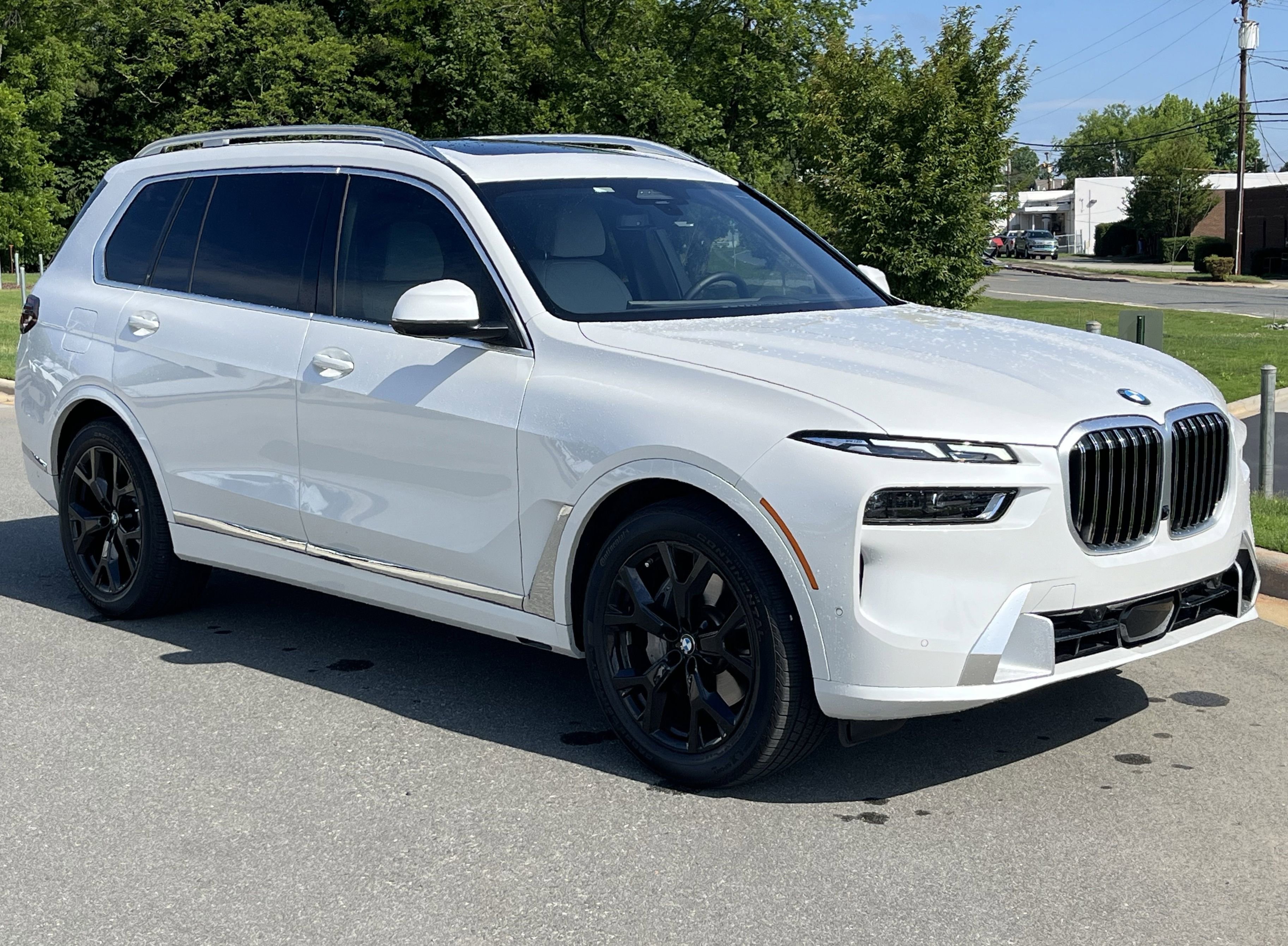 Used 2024 BMW X7 xDrive40i w/ Premium Package AWD/4WD image 2
