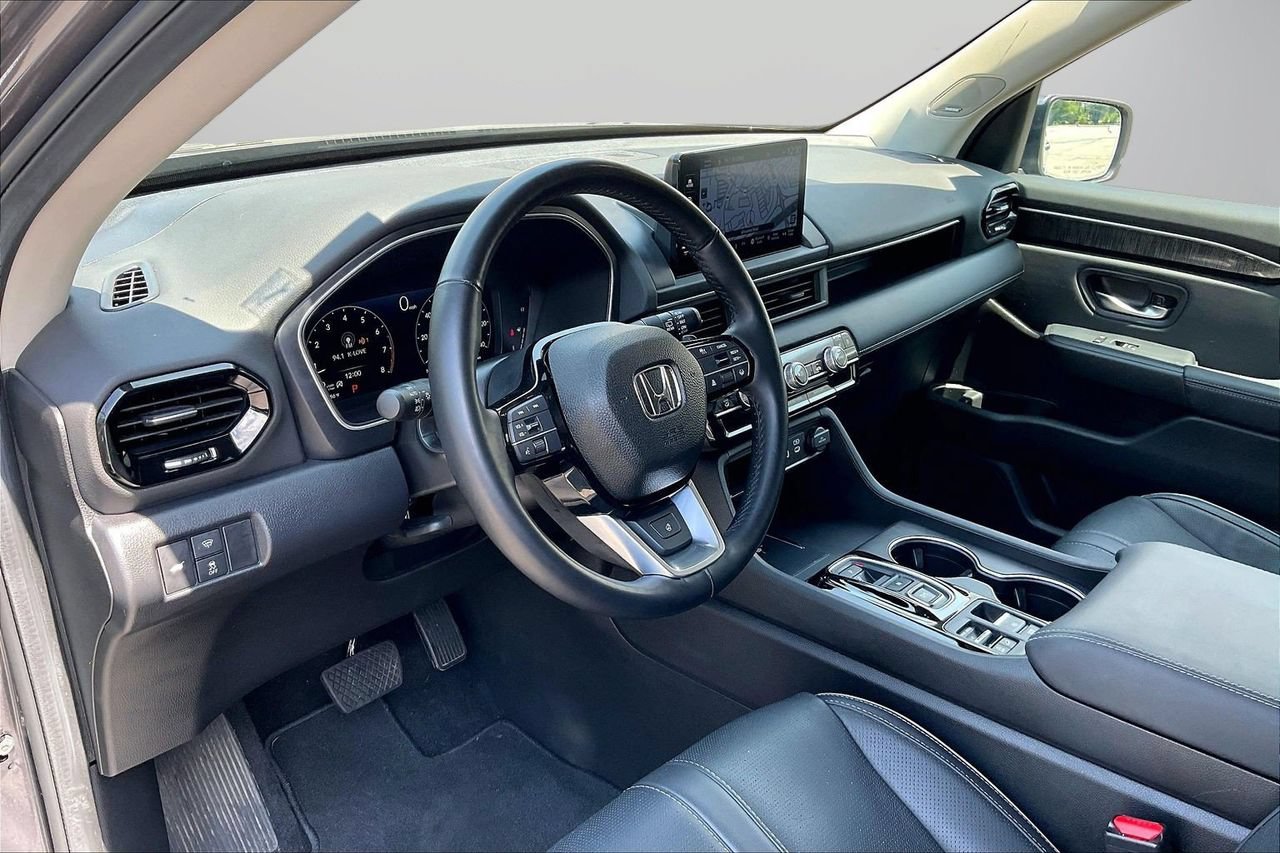Used 2025 Honda Pilot Elite image 21