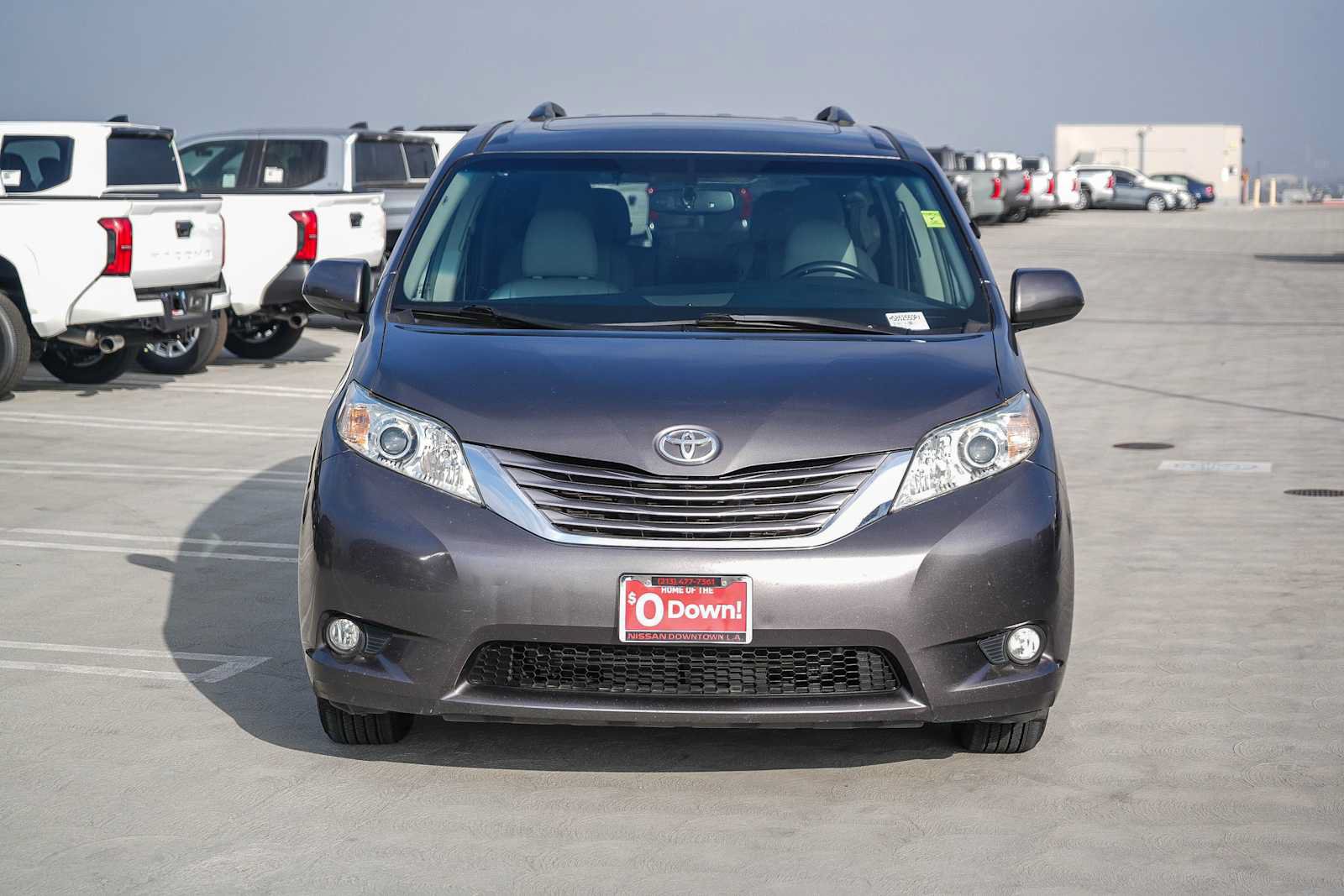 Used 2017 Toyota Sienna XLE w/ XLE Navigation Package FWD image 2