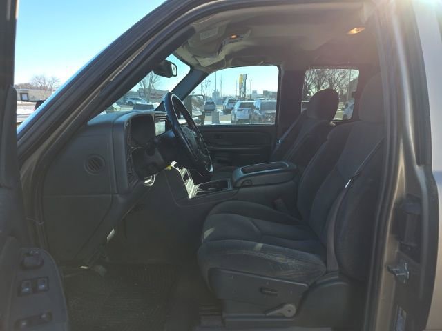 Used 2005 Chevrolet Silverado 2500 LS w/ Skid Plate Package AWD/4WD image 12