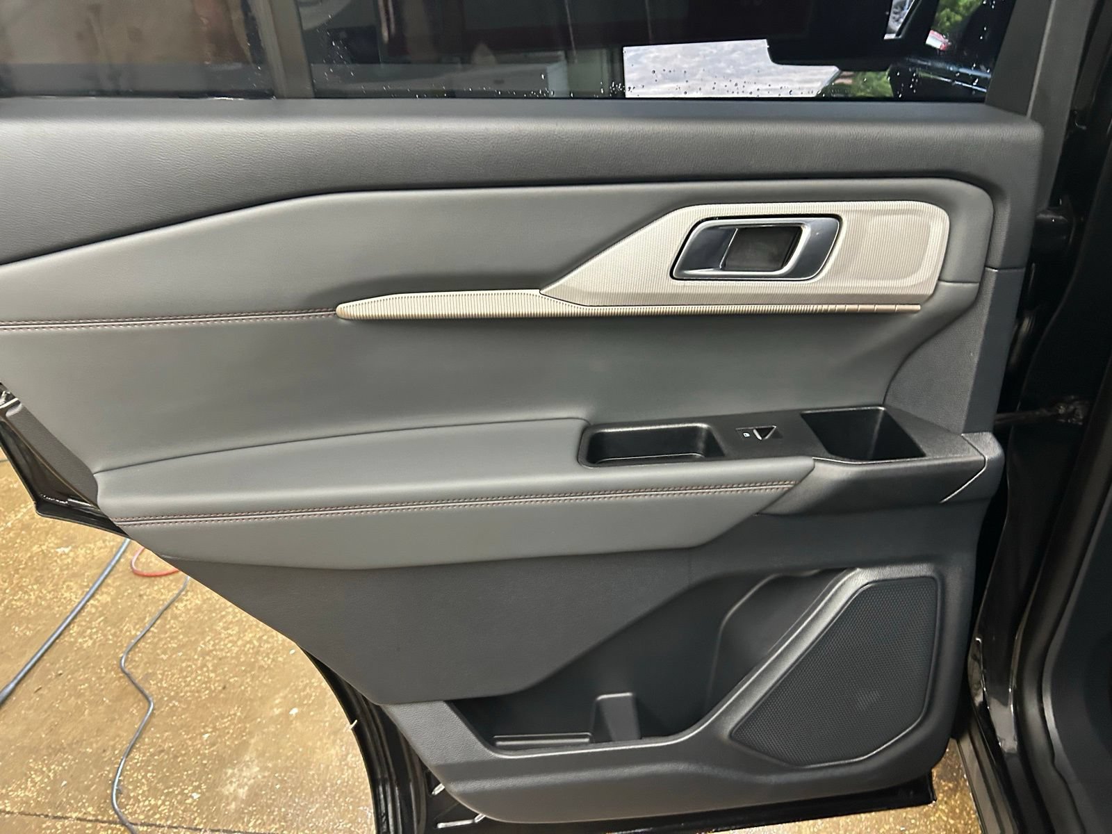 Used 2025 Ford Explorer Active AWD/4WD image 24