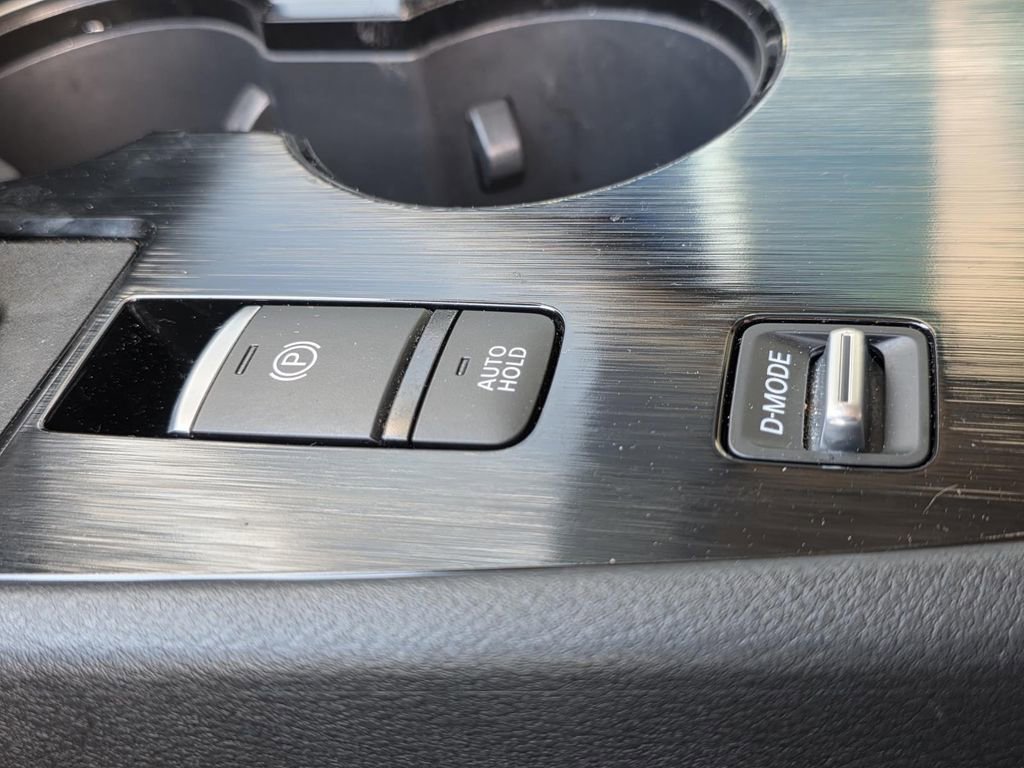 Used 2024 Nissan Rogue S image 21