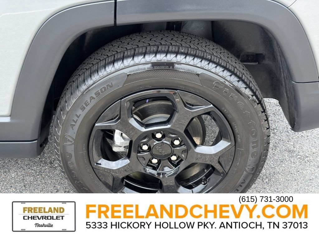 Used 2024 Jeep Compass Trailhawk AWD/4WD image 11
