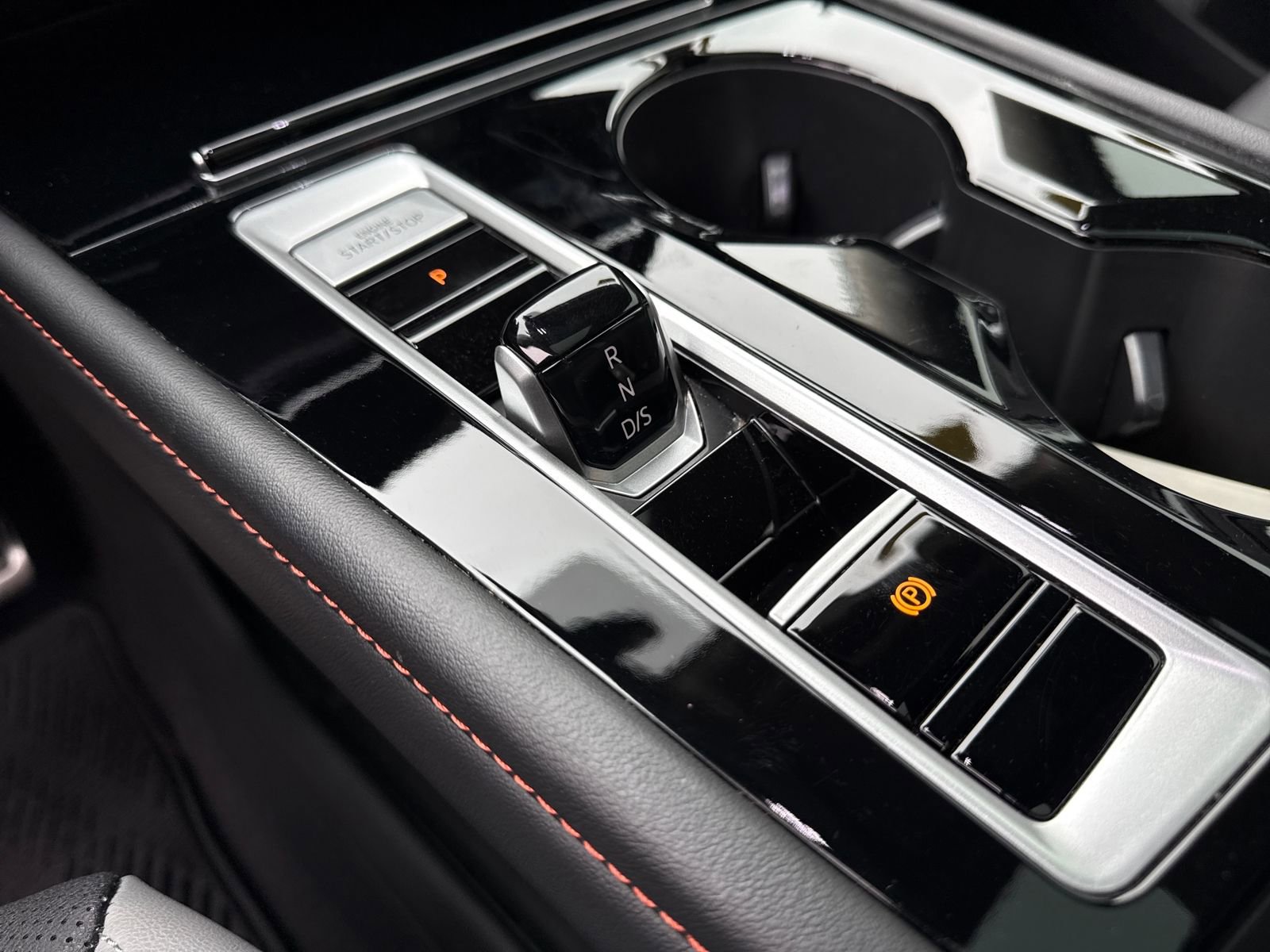 Used 2024 Volkswagen Atlas Peak Edition SE image 24