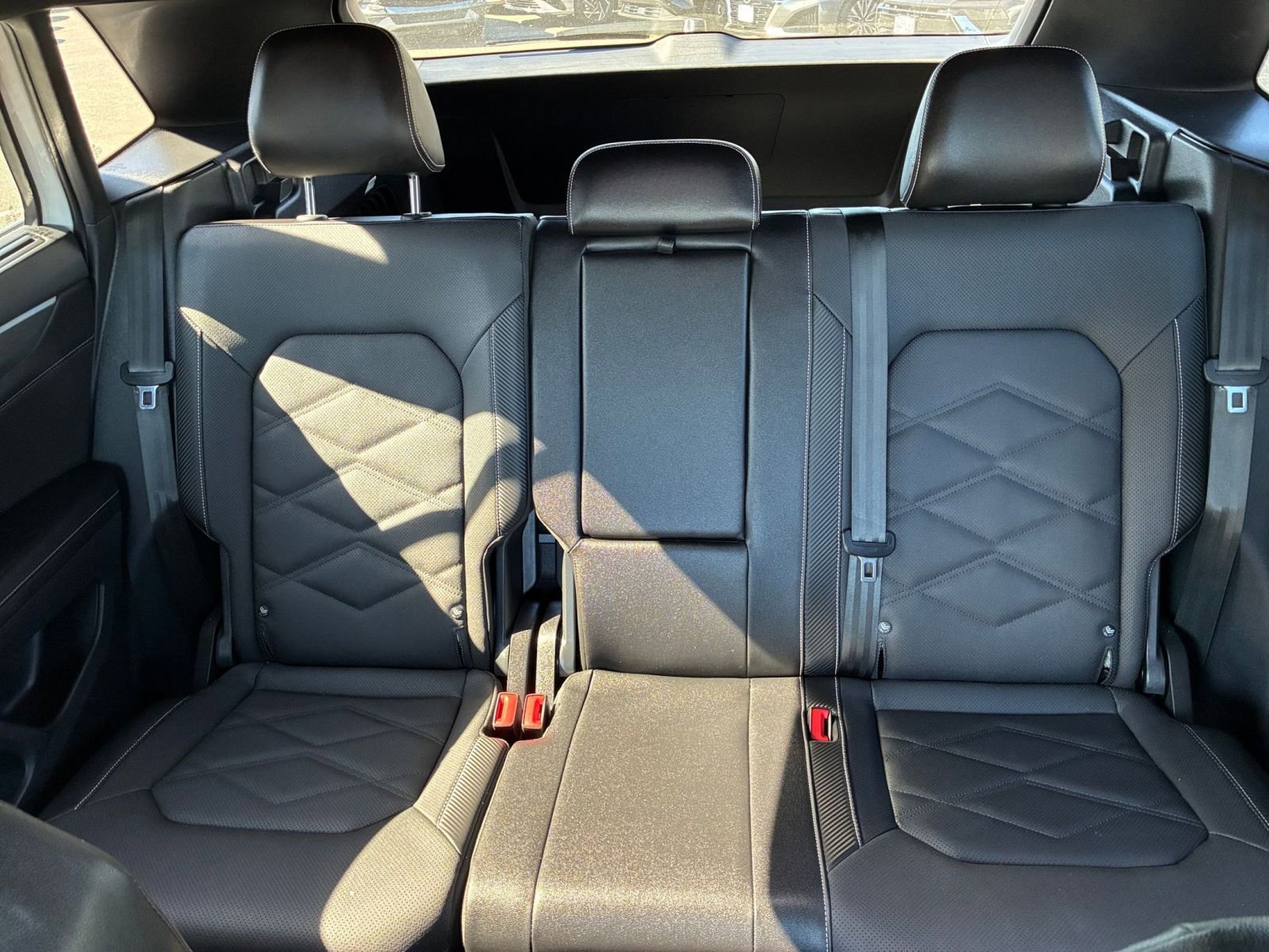 Used 2025 Volkswagen Atlas Cross Sport SE image 40