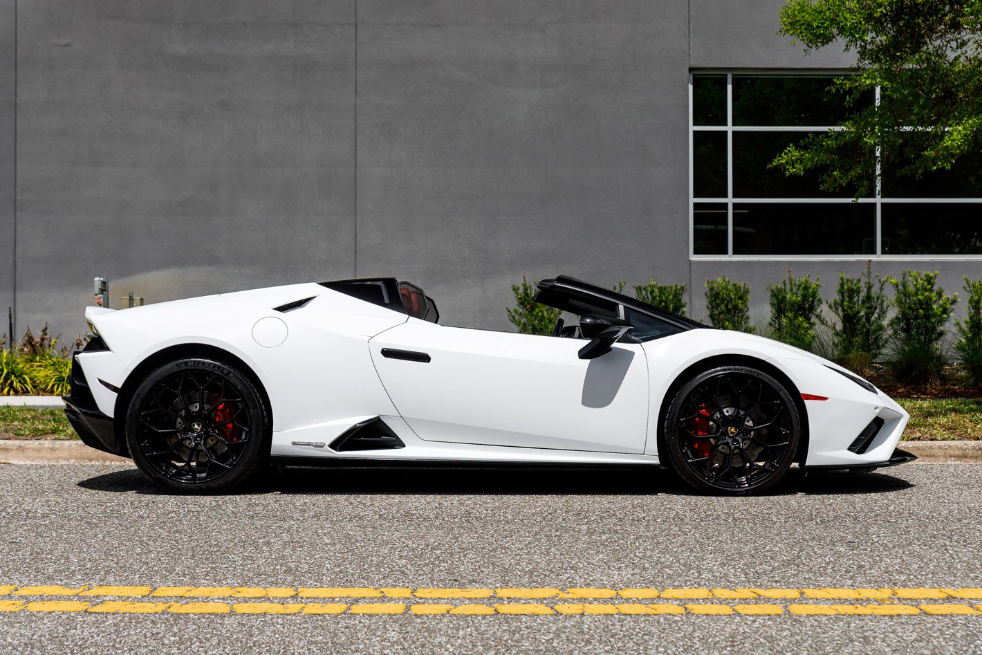 Used 2021 Lamborghini Huracan EVO image 5