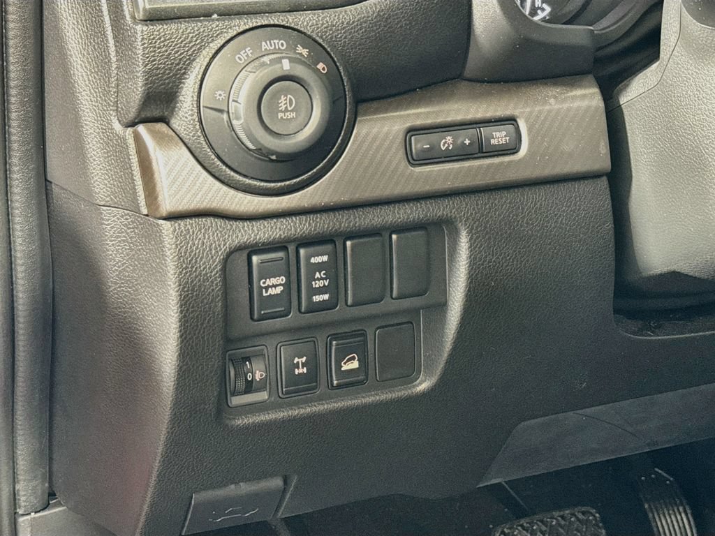Used 2023 Nissan Titan PRO-4X w/ Pro-4x Convenience Package AWD/4WD image 10