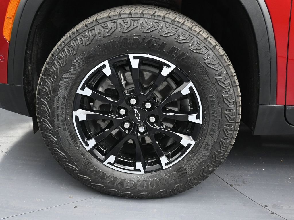 Used 2025 Chevrolet Traverse Z71 w/ Enhanced Driving Package AWD/4WD image 9