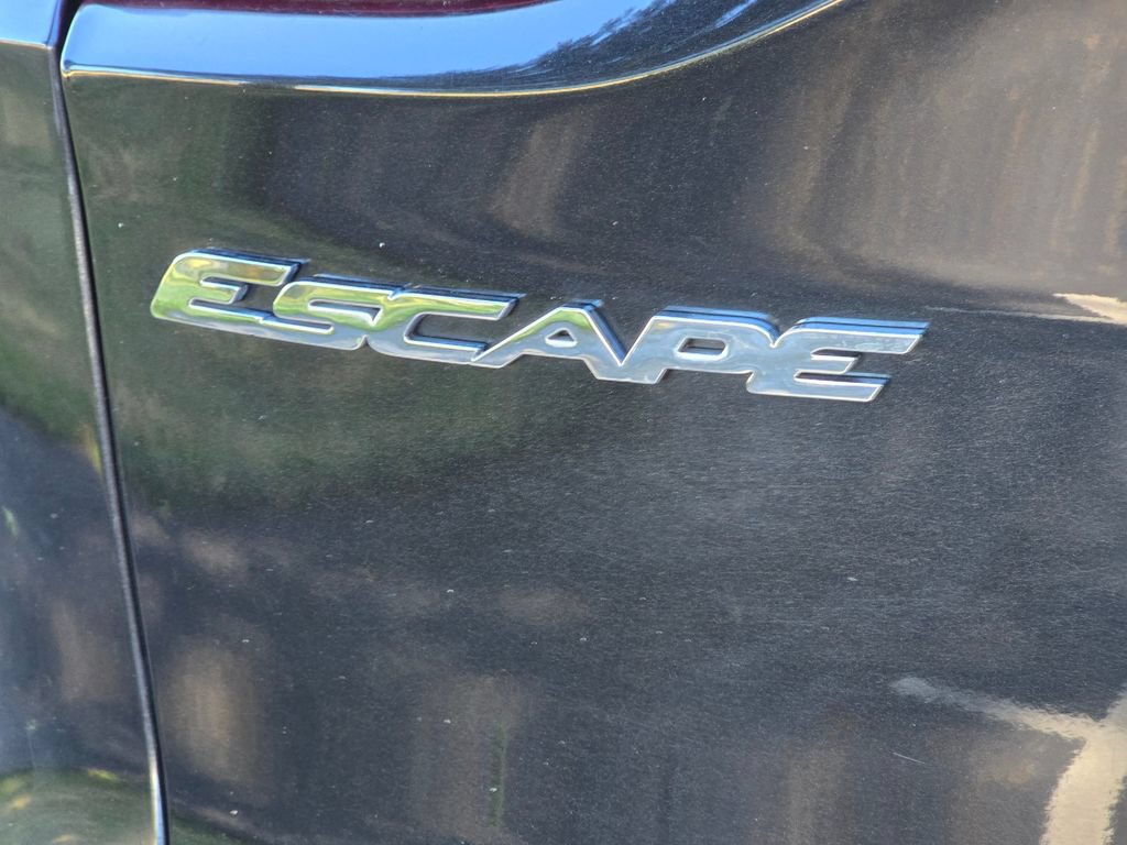 Used 2015 Ford Escape Titanium w/ Equipment Group 301A AWD/4WD image 15