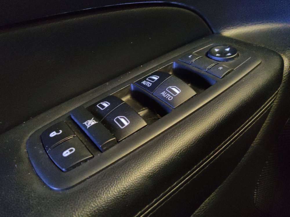 Used 2018 Jeep Grand Cherokee Altitude RWD image 27