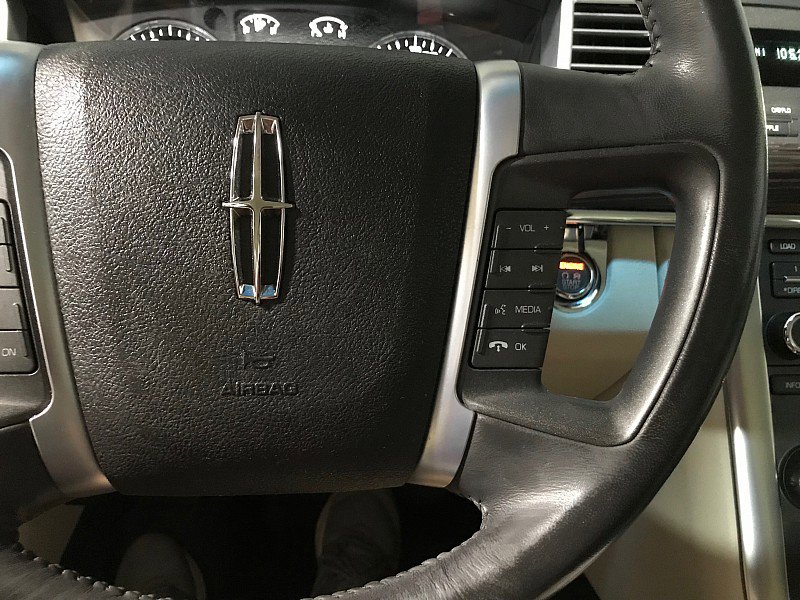 Used 2009 Lincoln MKS image 25