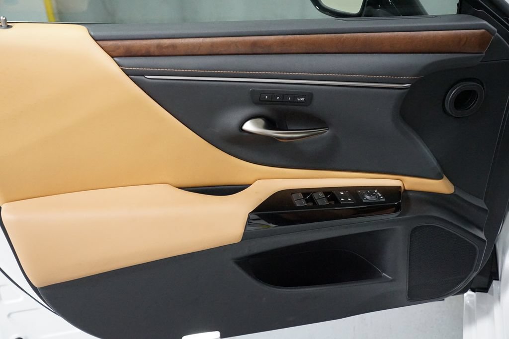Used 2024 Lexus ES 350 w/ Premium Package FWD image 29