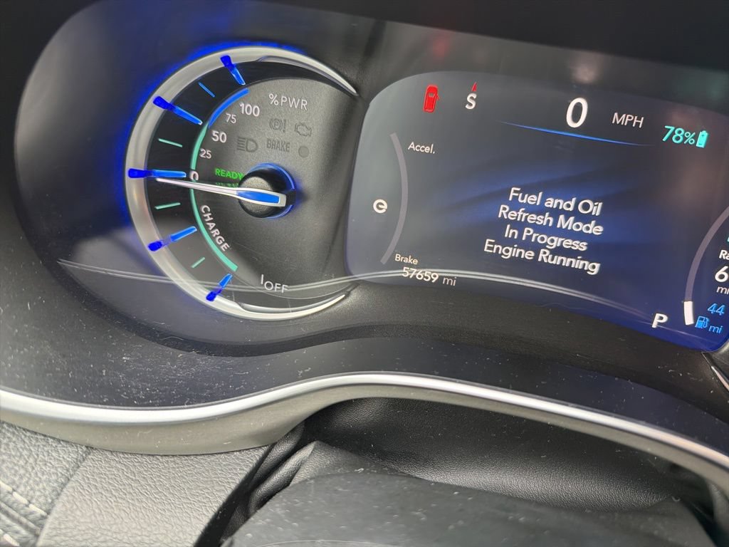 Used 2024 Chrysler Pacifica Premium FWD image 13