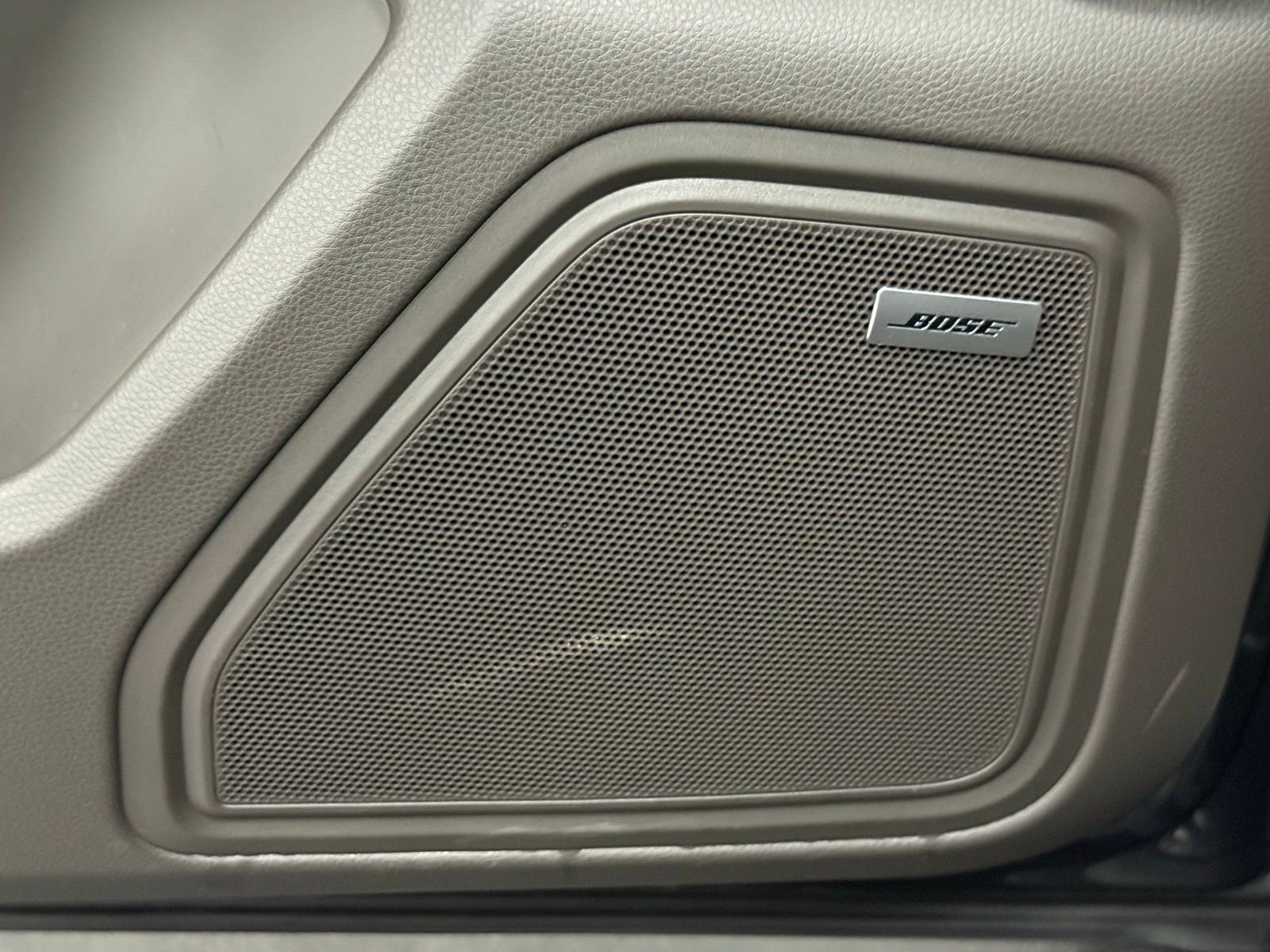 Used 2024 Porsche Macan w/ Premium Plus Package image 20