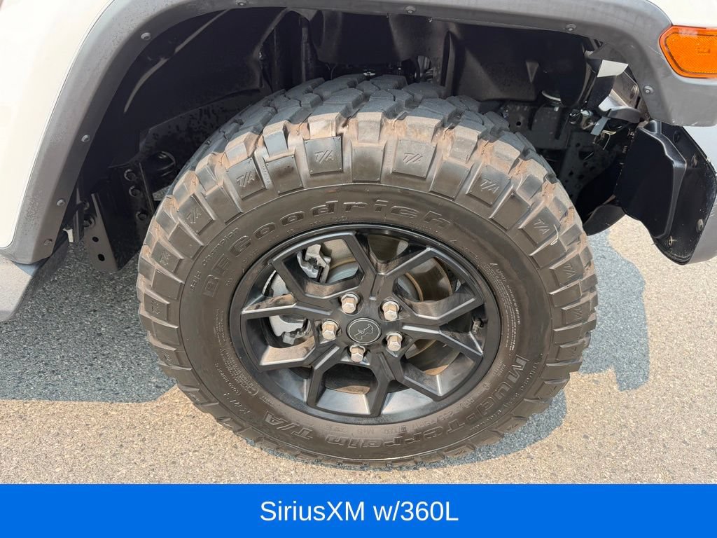 Certified 2025 Jeep Gladiator Sport AWD/4WD image 17