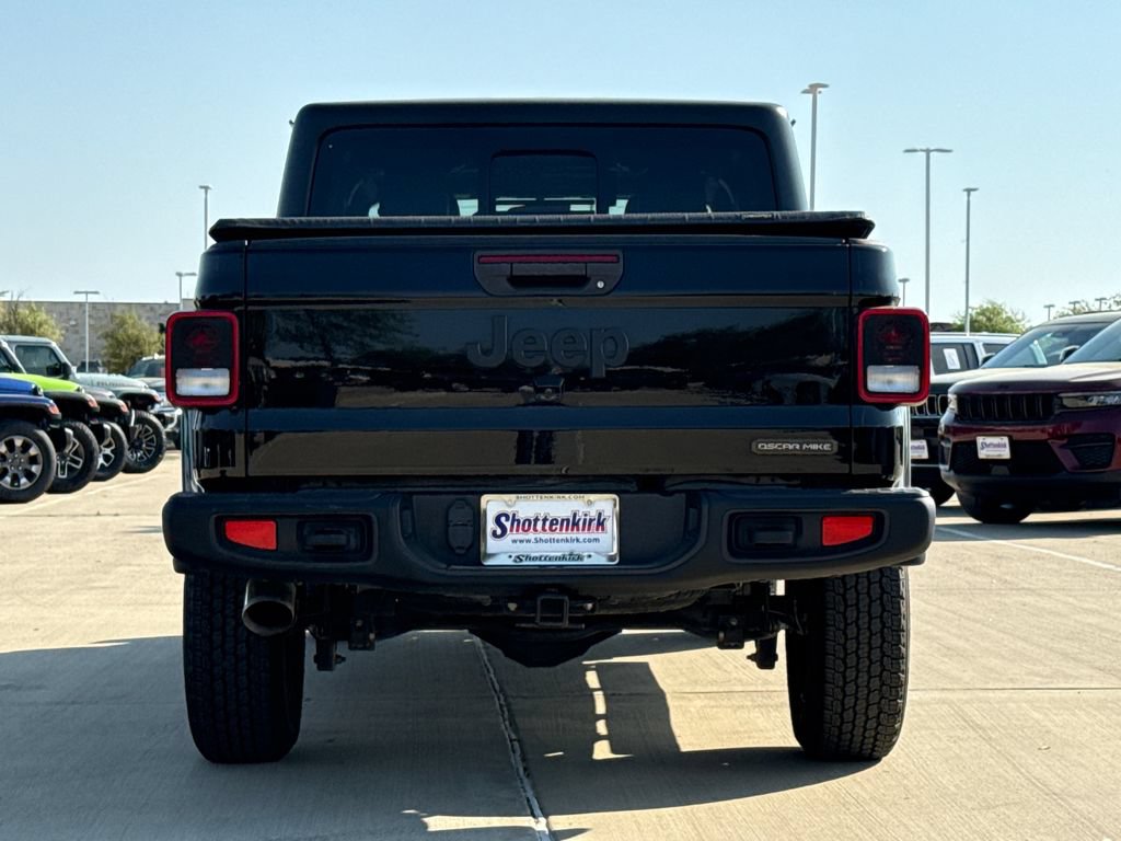 Used 2023 Jeep Gladiator Mojave AWD/4WD image 6