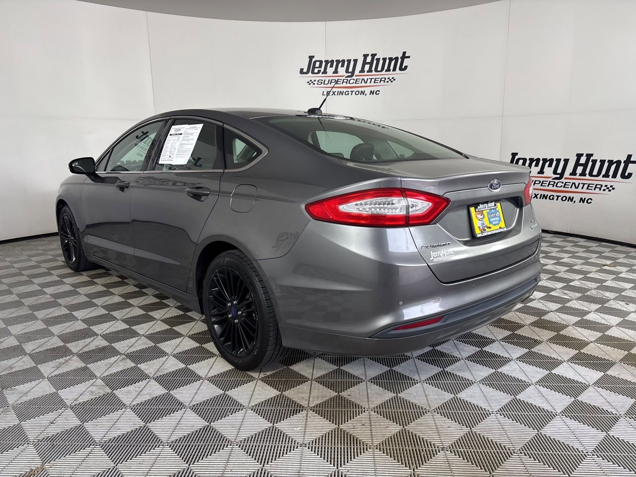 Used 2014 Ford Fusion SE w/ Equipment Group 202A image 6