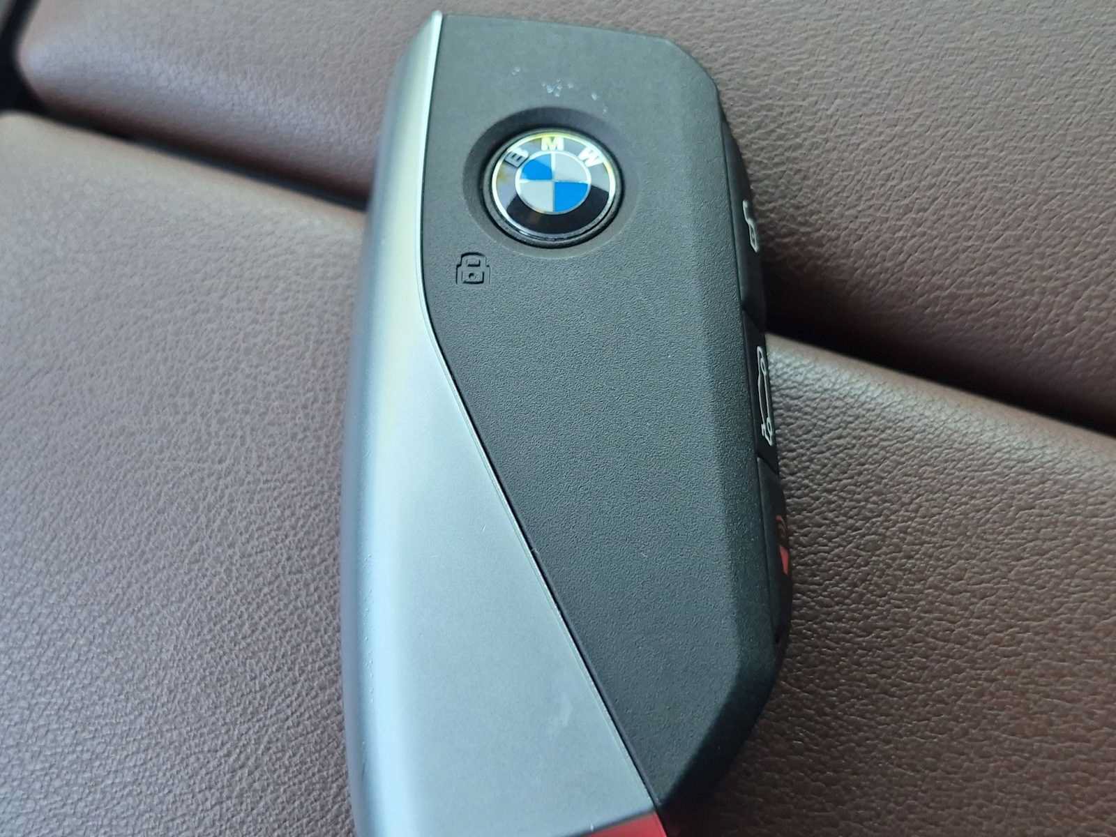 Used 2024 BMW X5 xDrive40i w/ Parking Assistance Package AWD/4WD image 38