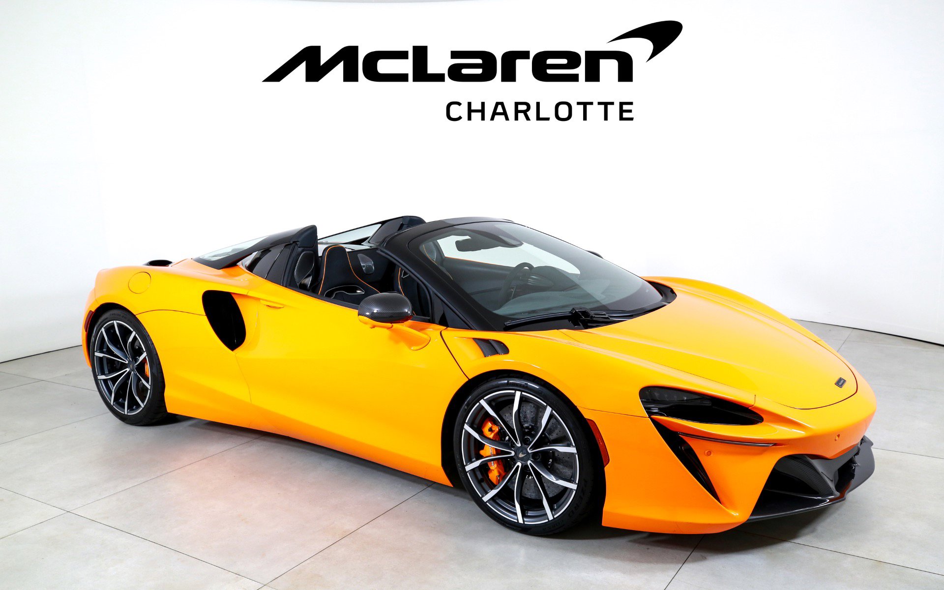 Used 2025 McLaren Artura Spider image 2