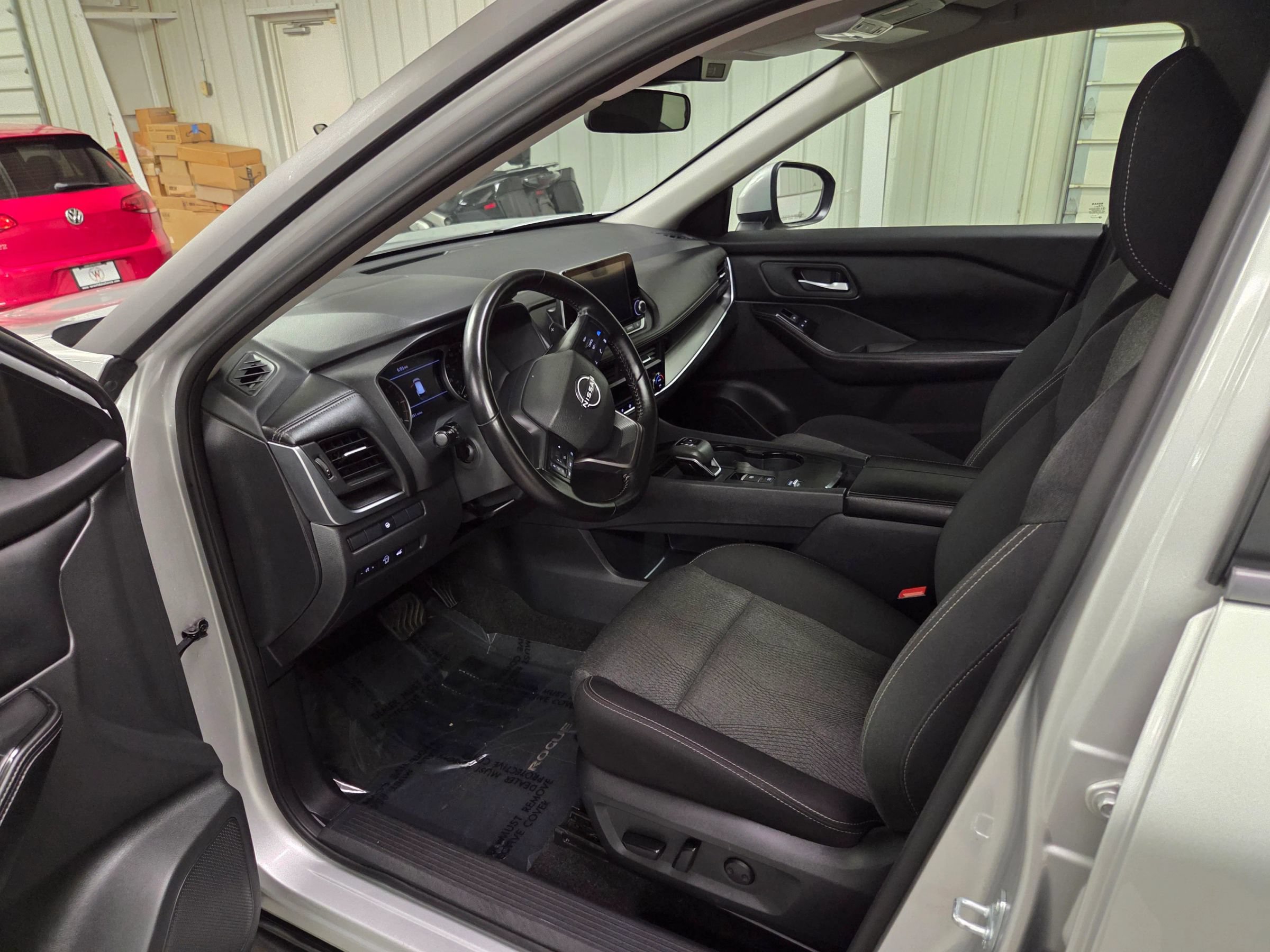 Used 2025 Nissan Rogue SV FWD image 14