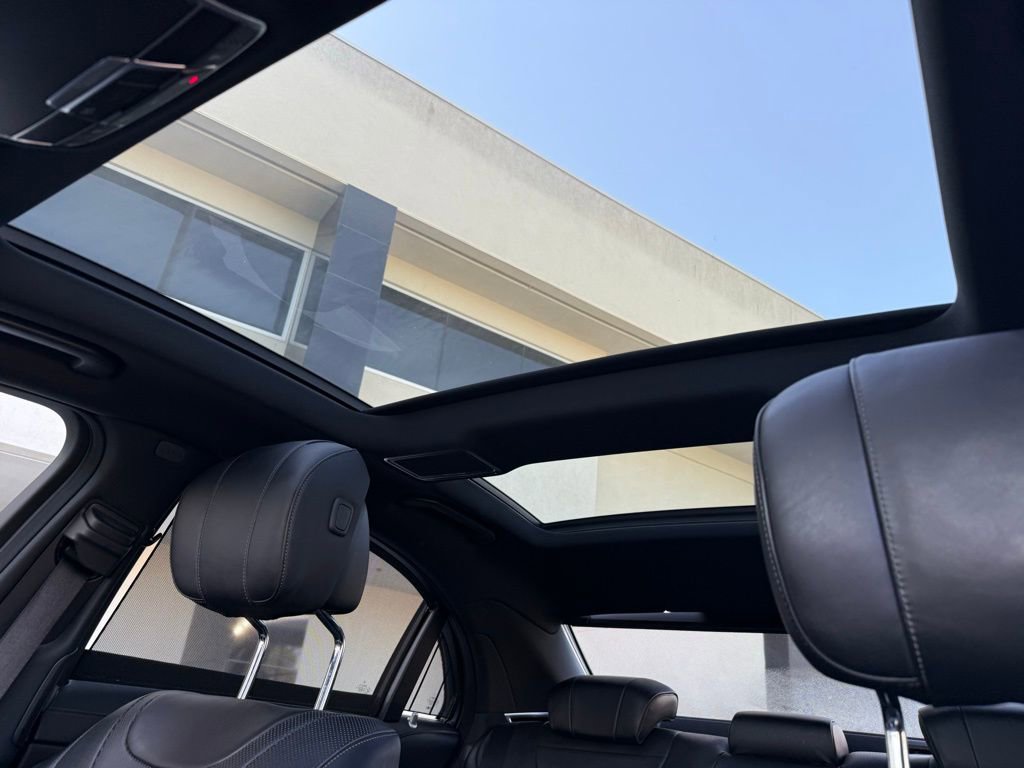 Used 2019 Mercedes-Benz S 560 Sedan image 2
