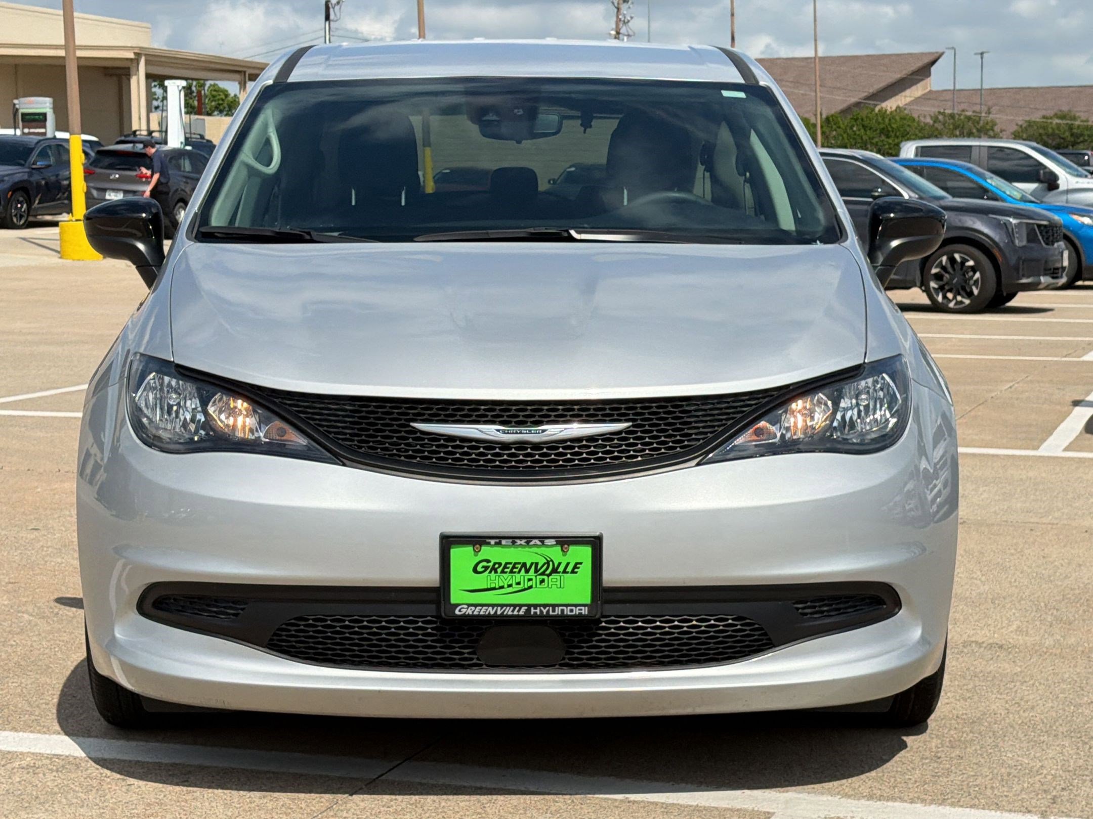 Used 2024 Chrysler Voyager LX image 6