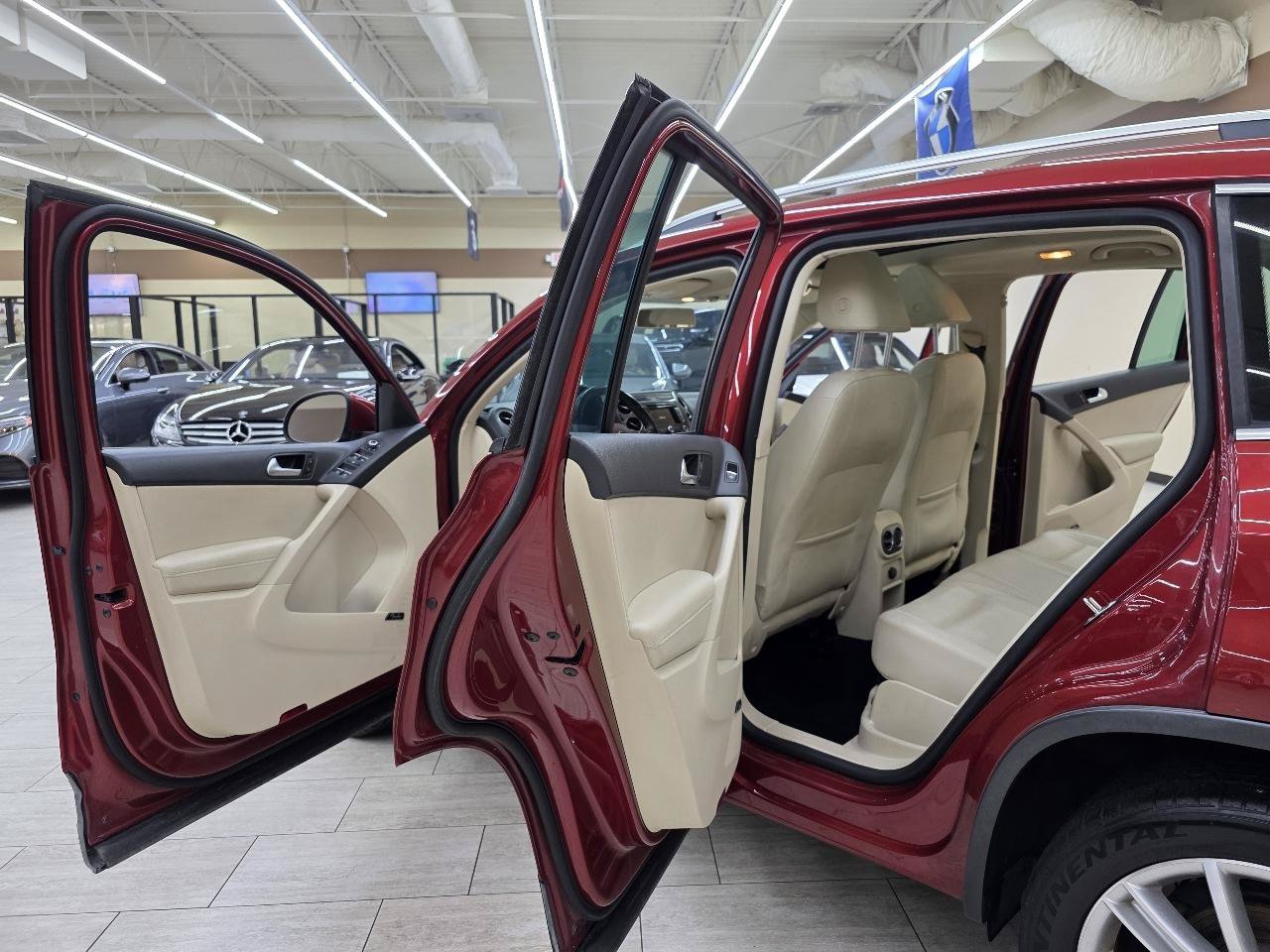 Used 2014 Volkswagen Tiguan SEL FWD image 15