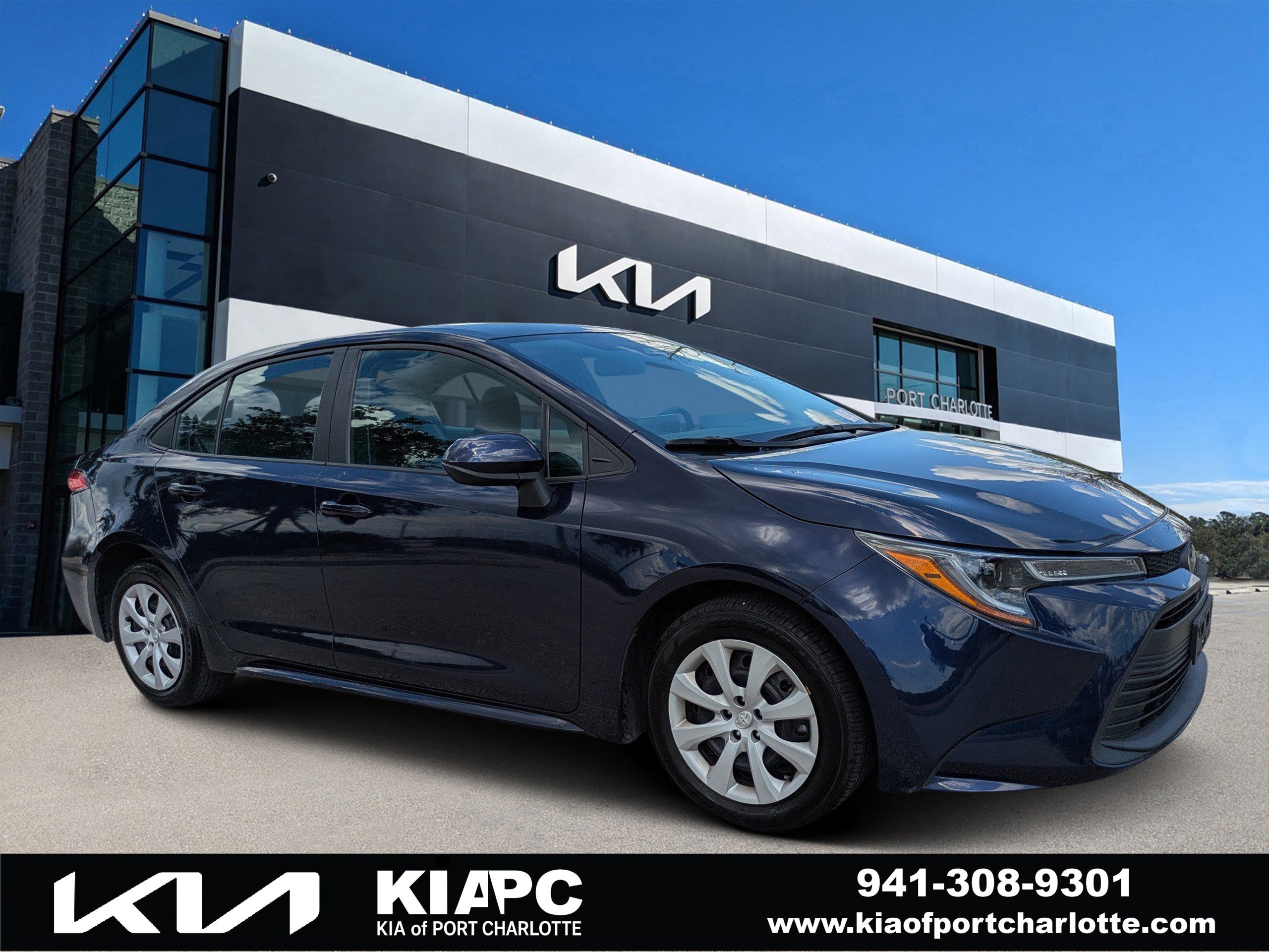 Used 2024 Toyota Corolla LE FWD image 1