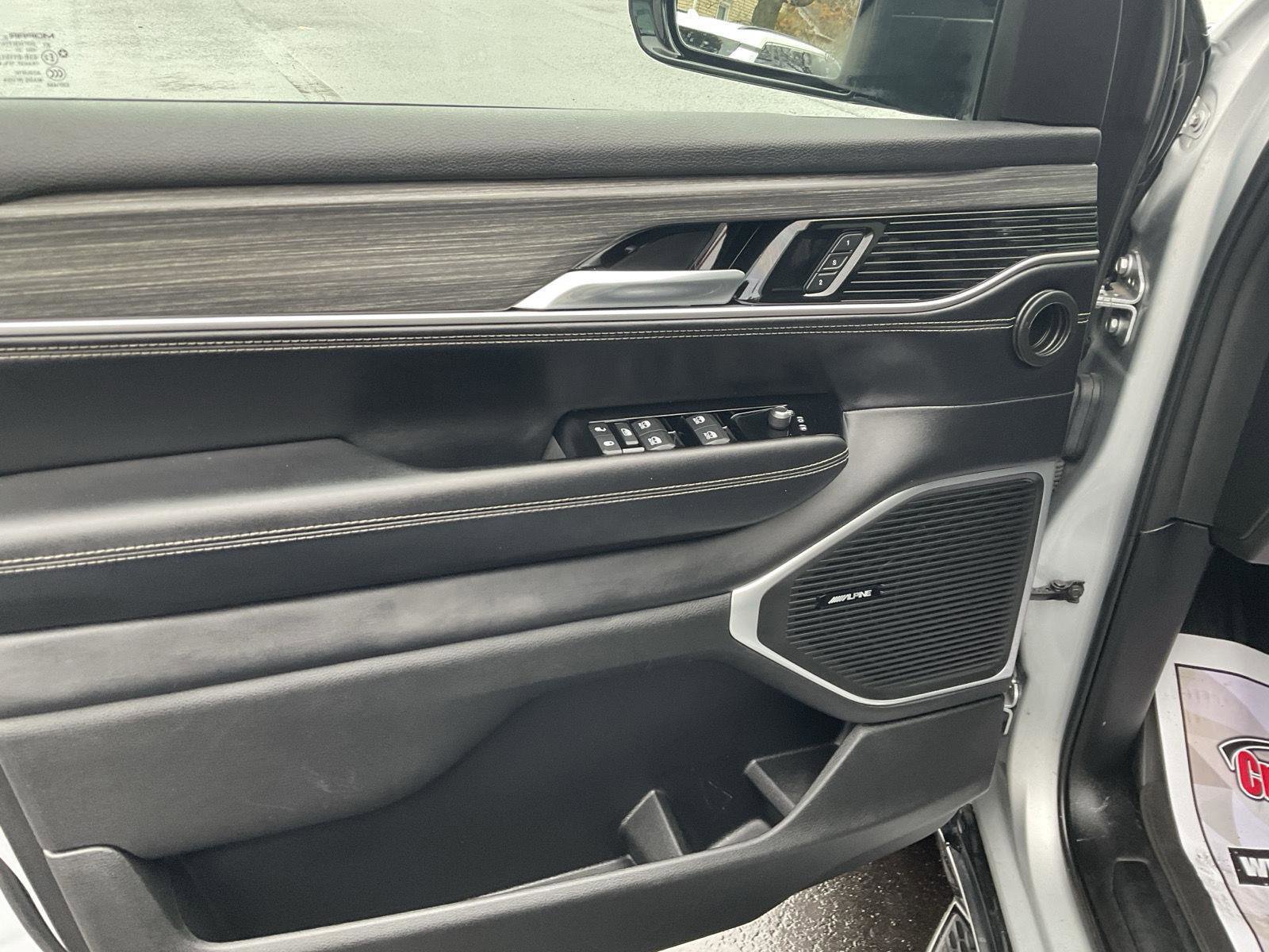 Used 2023 Jeep Wagoneer L Series II image 14