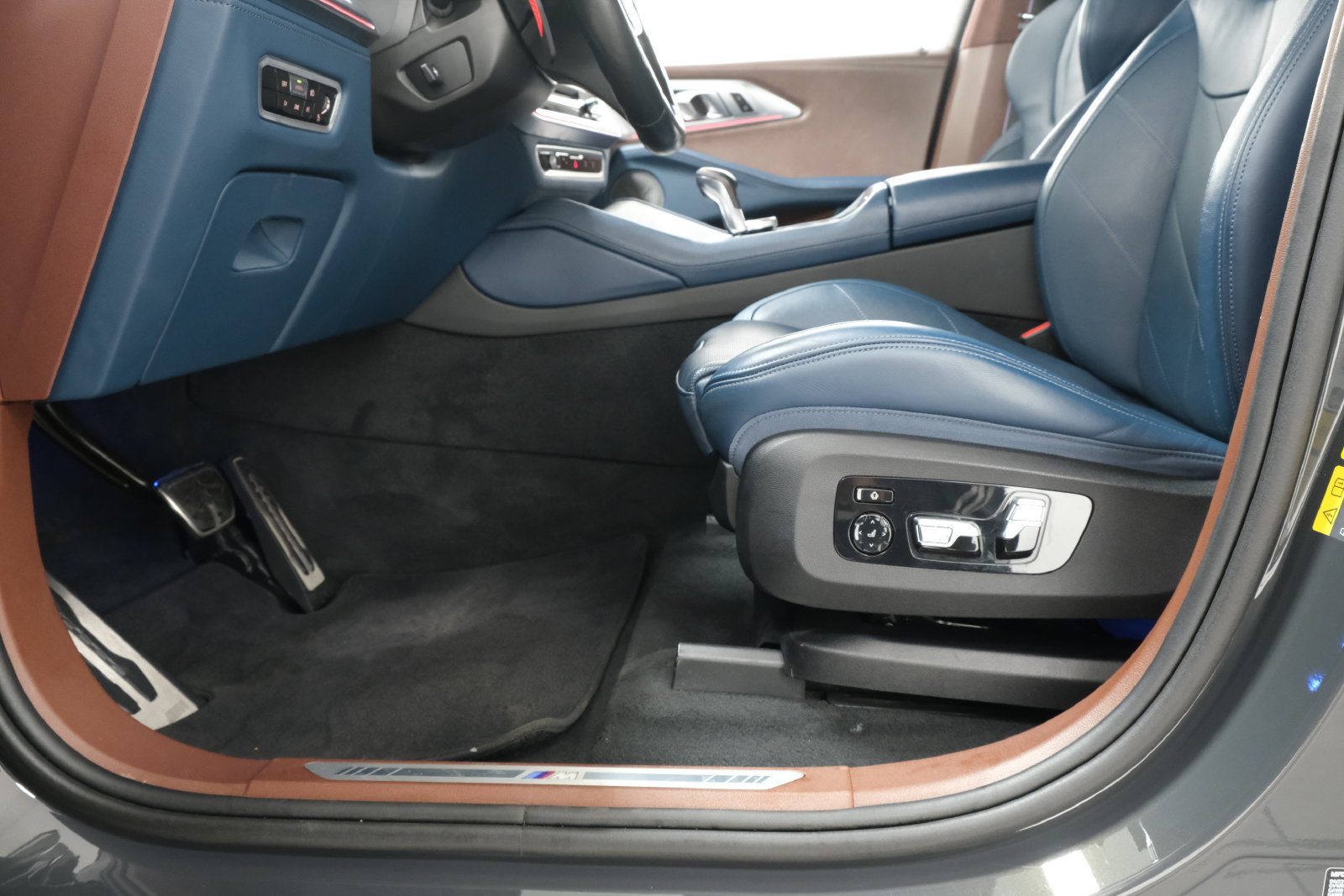 Used 2023 BMW XM AWD/4WD image 31