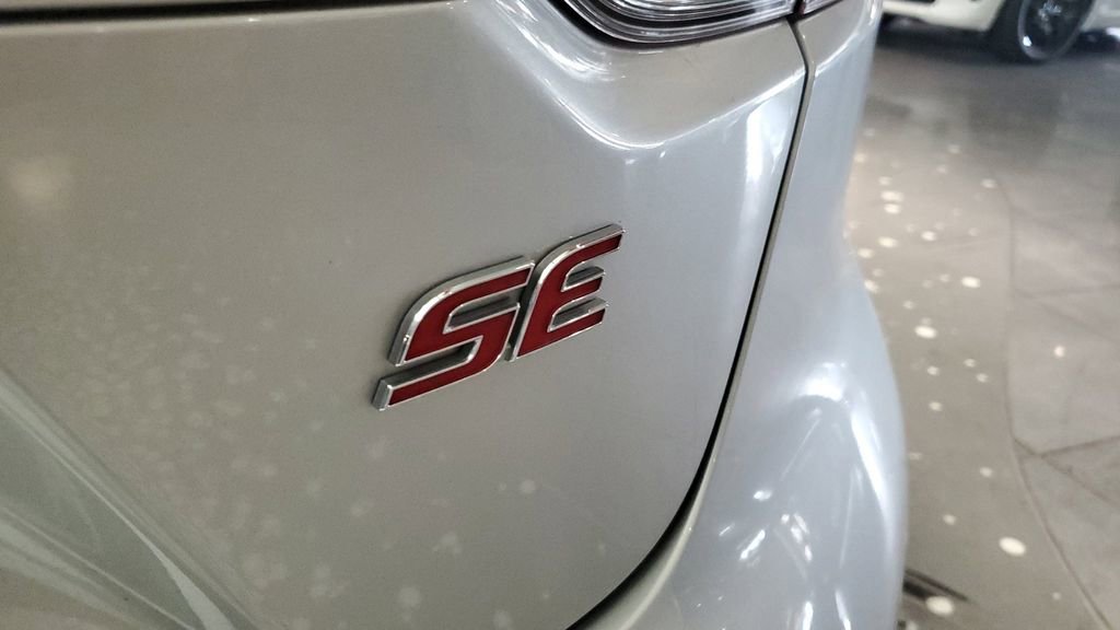 Used 2020 Toyota Corolla SE w/ Carpet Mat Package (TMS) image 9