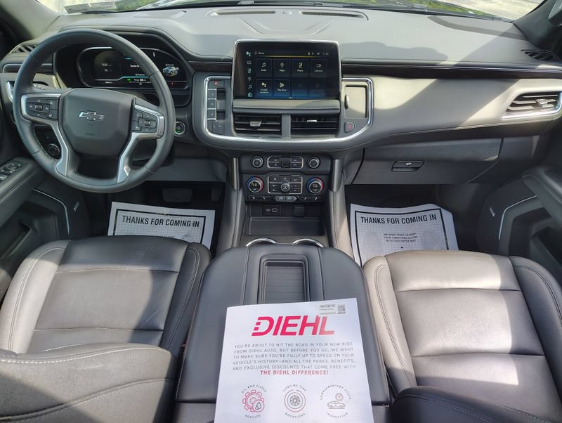 Used 2024 Chevrolet Suburban Z71 w/ Luxury Package AWD/4WD image 29